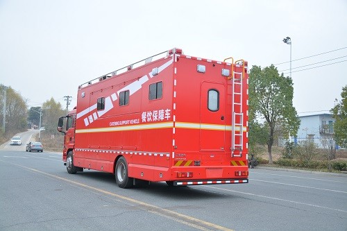 重汽汕德卡野外餐飲保障車（可提供100-300人就餐）