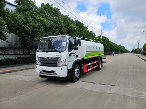 20229月22日車型介紹:福田領航15方灑水車